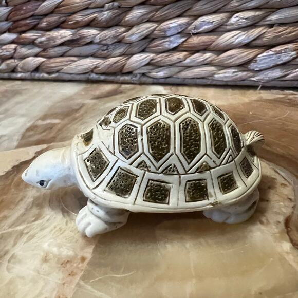 Engraved Turtle Figure - Picture 1 of 6